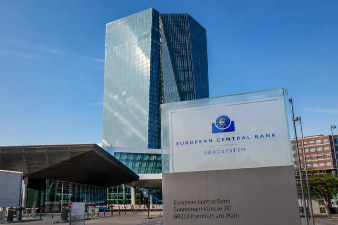 Euro în picaj: EUR/USD atinge cel mai scăzut nivel din 17 luni